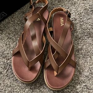 Iike new brown sandals